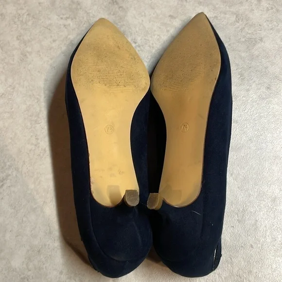 Journee Collection woman’s navy blue micro suede heels. Size 7.5. - Picture 9 of 11